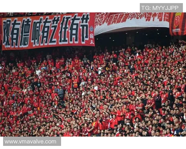 今日足球赛精彩纷呈各队争夺冠军荣耀球迷热情高涨助威声此起彼伏